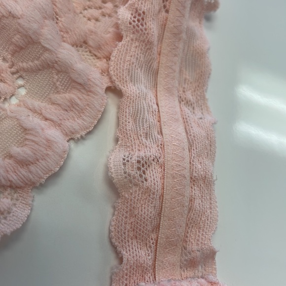 Pink Flower Lace Bralette w/ Removable Bra Pads - Picture 8 of 9